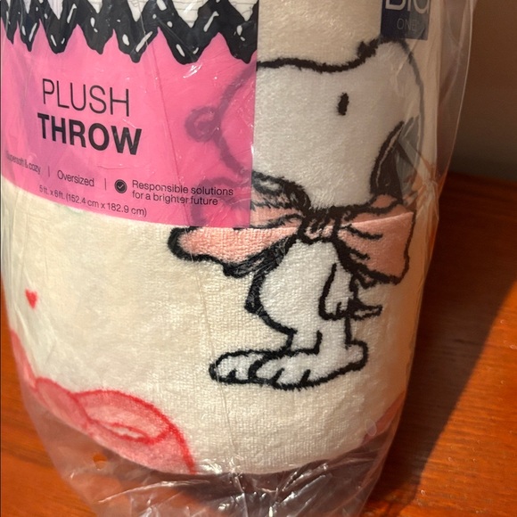 Peanuts Snoopy With Bows Plush Throw Blanket - Picture 7 of 10